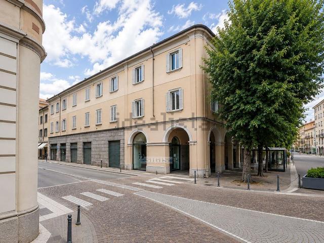 Locale Commerciale in affitto a Volta-Prealpi, Saronno