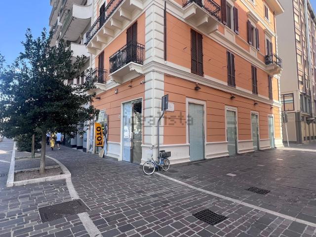 Locale Commerciale in affitto a Pescara, Abruzzo