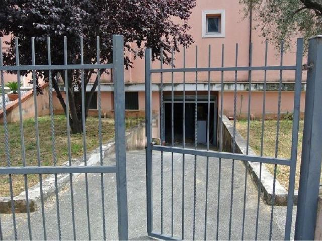 Locale Commerciale in affitto a Pontenuovo, Sermoneta