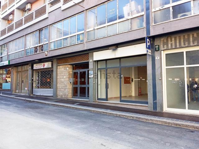 Locale Commerciale in affitto a Città Giardino, Terni