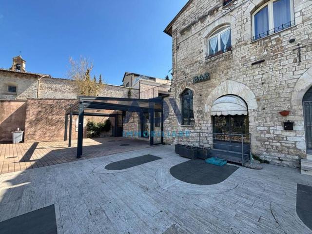 Locale Commerciale in affitto a Assisi, Perugia