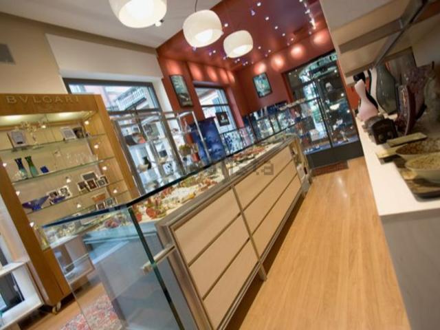Locale Commerciale in affitto a Piemonte, Cuneo
