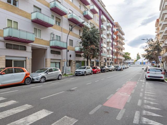 Locale Commerciale in affitto a Pescara, Abruzzo