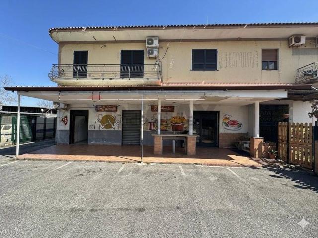 Locale Commerciale in affitto a Cigliano, Pozzuoli
