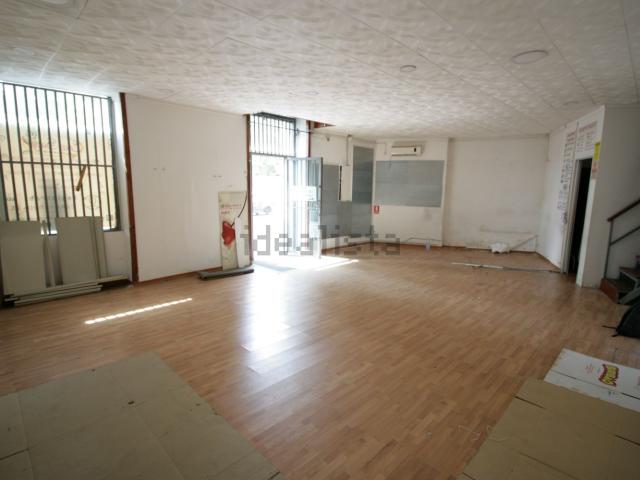 Locale Commerciale in affitto a Municipalità 7, Campania
