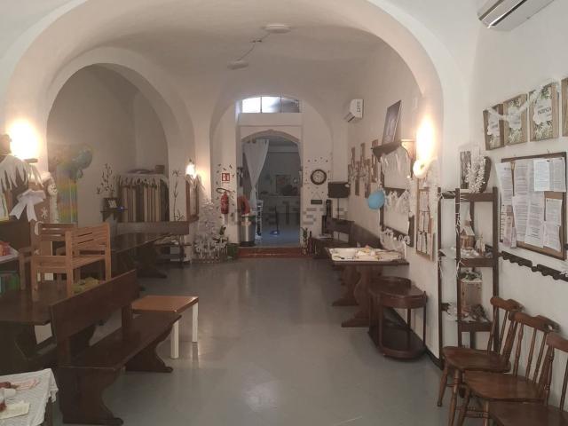 Locale Commerciale in affitto a I lecci, Prato