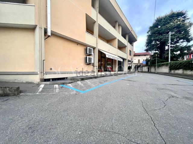 Locale Commerciale in affitto a Polle, Piemonte
