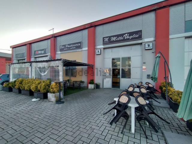 Locale Commerciale in affitto a Terra di Mezzo, Re