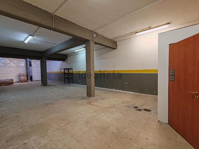 Locale Commerciale in affitto a Gravina Di Catania, Sicilia