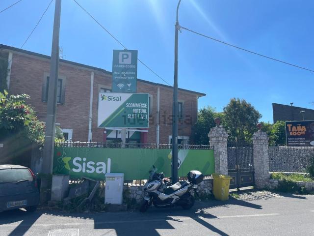 Locale Commerciale in affitto a Fisciano, Campania