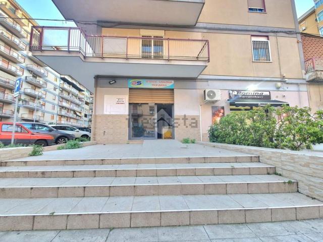 Locale Commerciale in affitto a III Circoscrizione, Palermo