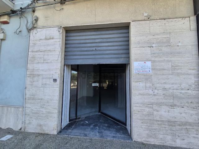 Locale Commerciale in affitto a Borgata, Augusta