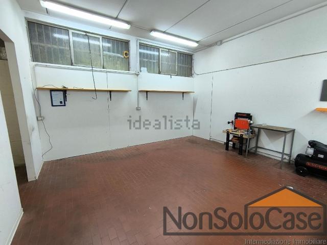 Locale Commerciale in affitto a Montale, Toscana