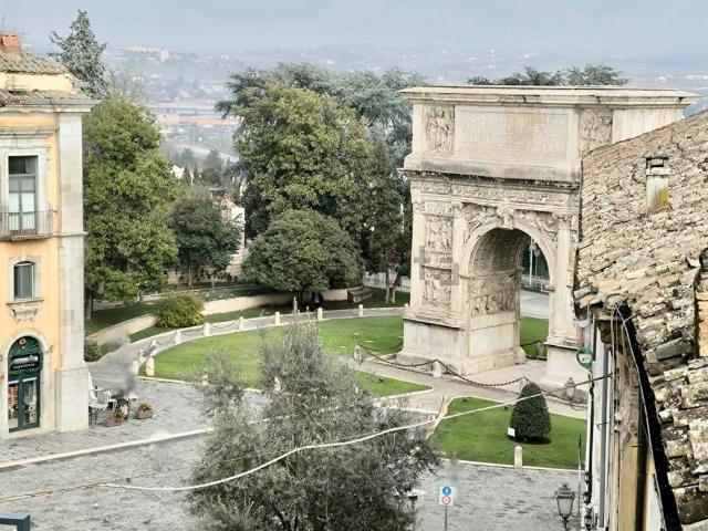 Locale Commerciale in affitto a Ponticelli, Benevento
