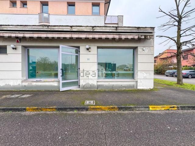 Locale Commerciale in affitto a Asola, Lombardia