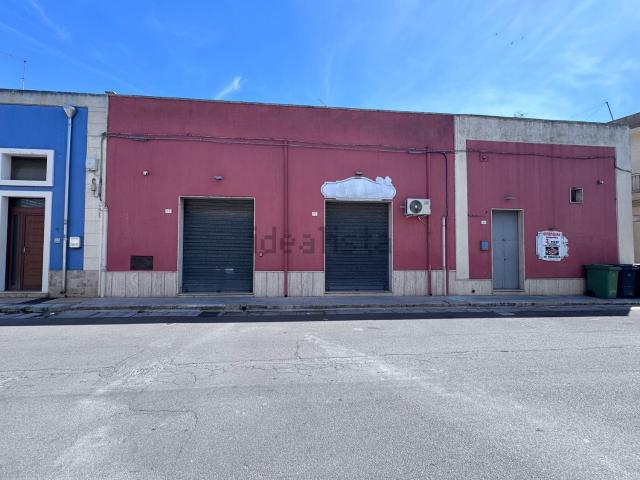 Locale Commerciale in affitto a Puglia, Lecce