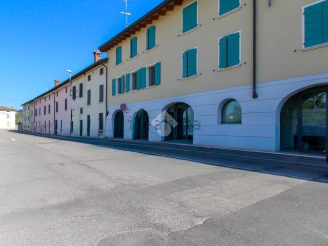 Locale Commerciale in affitto a Bassano Bresciano, Lombardia