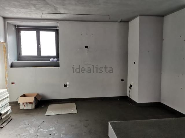 Locale Commerciale in affitto a Mellusi-Atlantici, Benevento