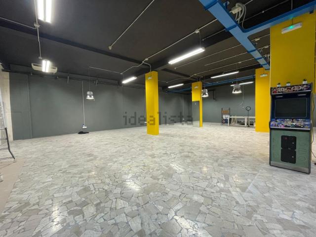 Locale Commerciale in affitto a Casagiove, Campania