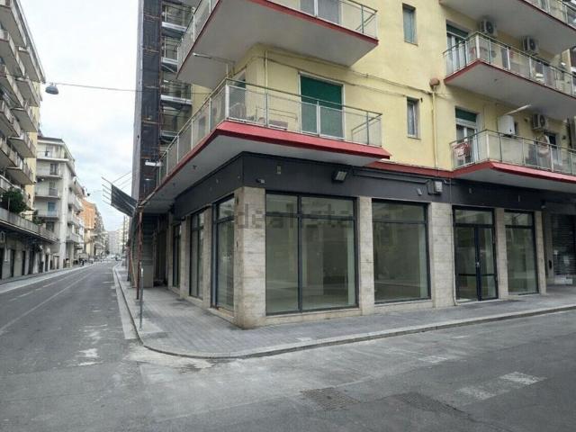 Locale Commerciale in affitto a Borgo-Sanzio, Catania