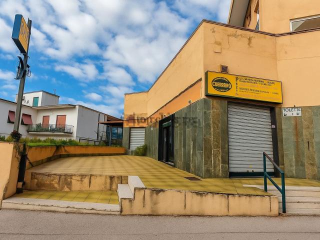 Locale Commerciale in affitto a Pisciarelli, Pozzuoli