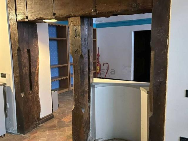 Locale Commerciale in affitto a Borroni, Foligno