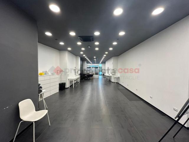 Locale Commerciale in affitto a Puglia, Taranto