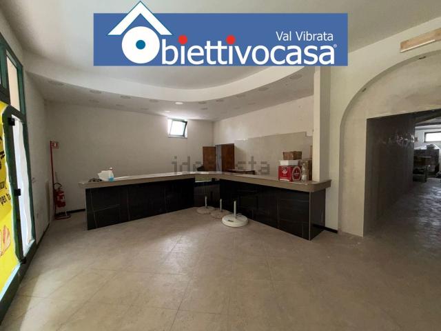 Locale Commerciale in affitto a Unione dei Comuni della Val Vibrata, Corropoli