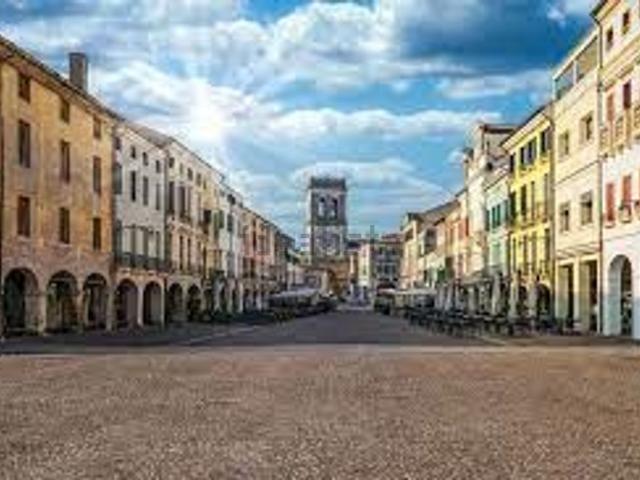 Locale Commerciale in affitto a Este, Veneto