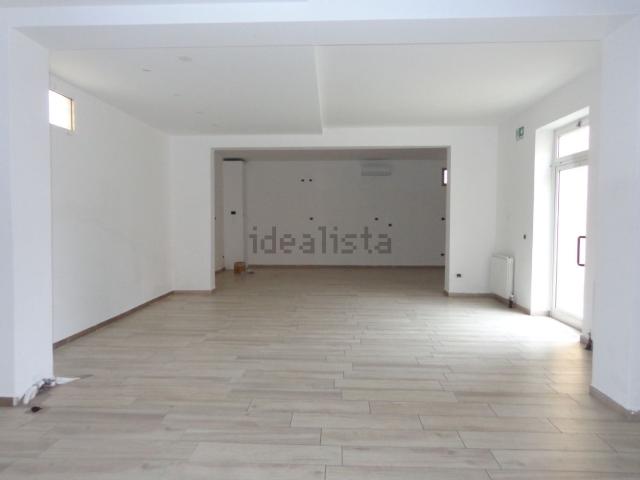 Locale Commerciale in affitto a Rovigo, Veneto