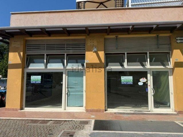 Locale Commerciale in affitto a Riccione, Reggio Emilia