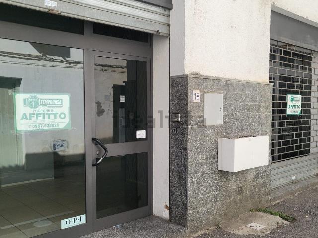 Locale Commerciale in affitto a Calabria, Catanzaro