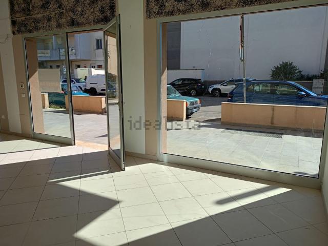 Locale Commerciale in affitto a Puglia, Lecce