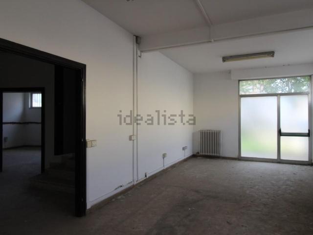 Locale Commerciale in affitto a Romito, Pontedera