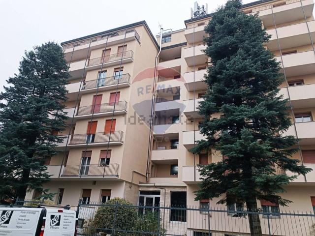 Locale Commerciale in affitto a Sant'Edoardo, Busto Arsizio