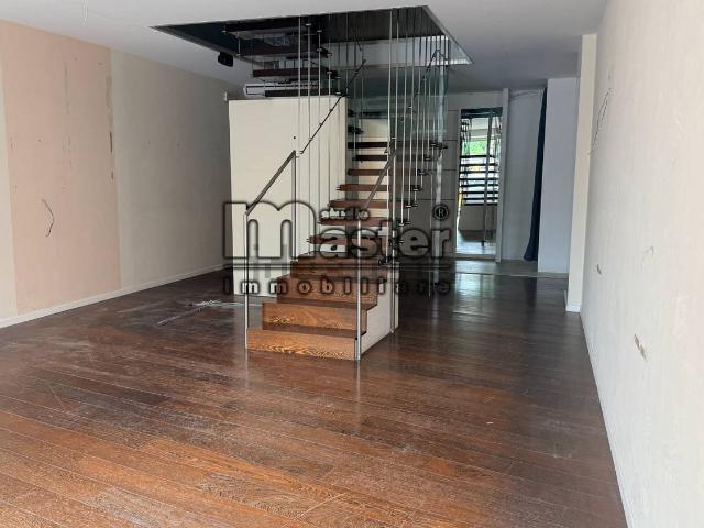 Locale Commerciale in affitto a San Zeno, Treviso