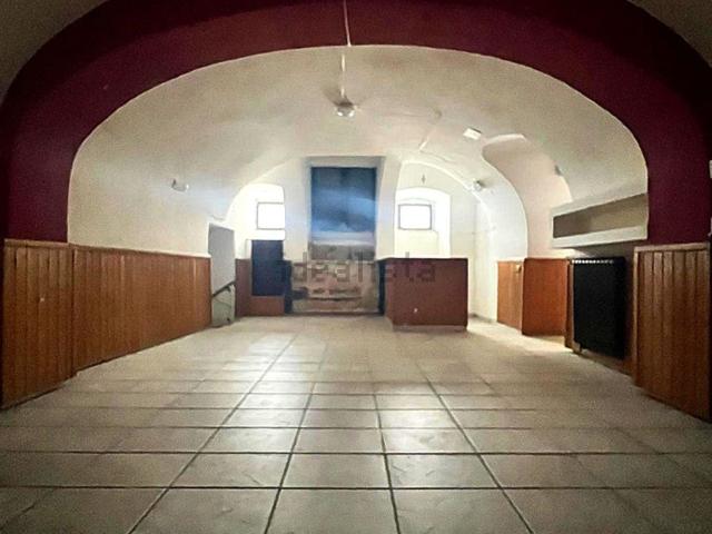 Locale Commerciale in affitto a Puglia, Bari