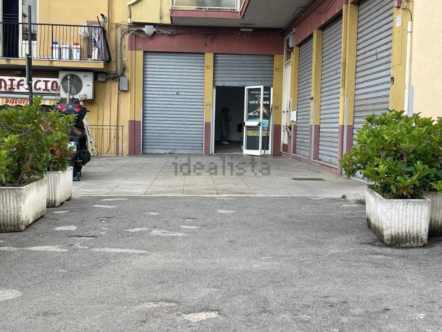 Locale Commerciale in affitto a Aquino, Monreale