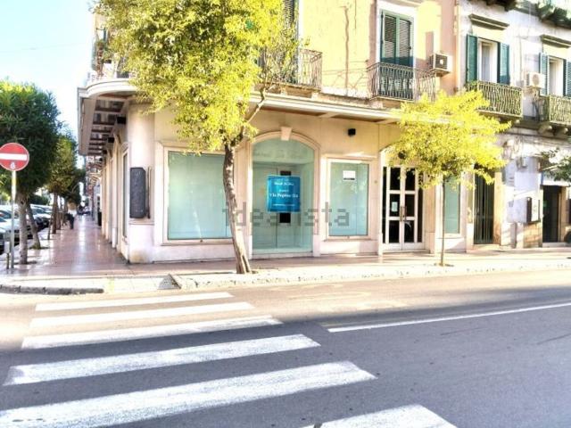 Locale Commerciale in affitto a Puglia, Taranto