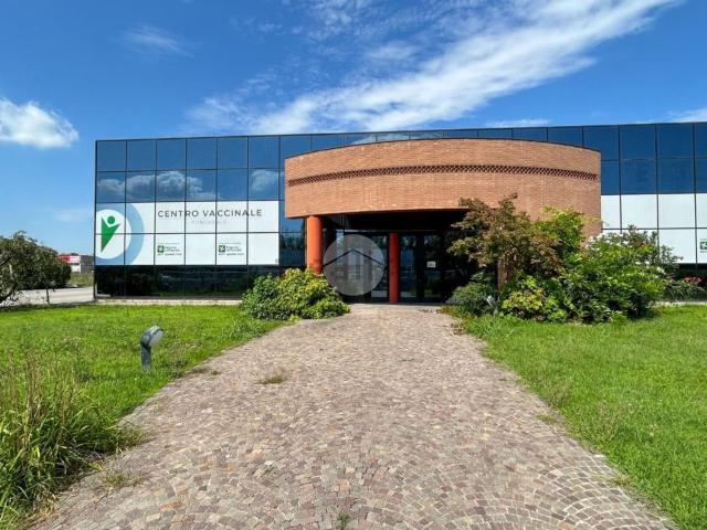 Locale Commerciale in affitto a Poncarale, Lombardia