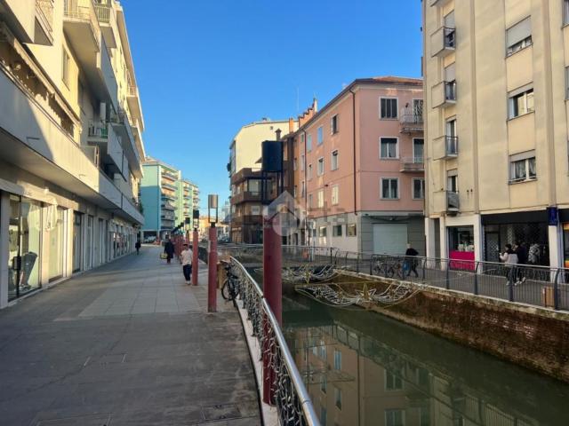 Locale Commerciale in affitto a Mestre-Carpenedo, Venezia