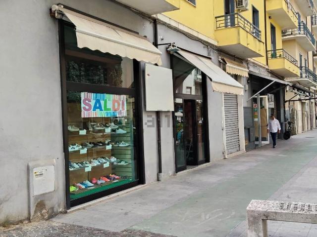 Locale Commerciale in affitto a Popilia, Calabria