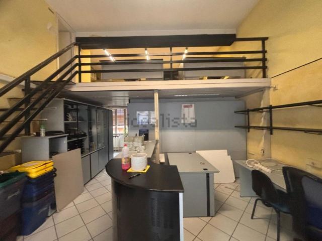 Locale Commerciale in affitto a Oliveto, Imperia