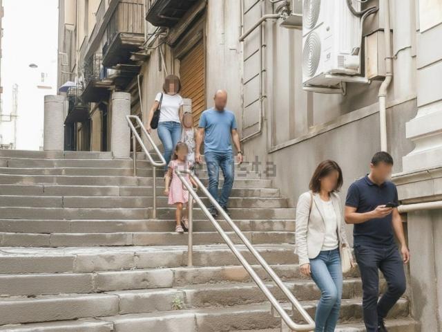 Locale Commerciale in affitto a Municipalità 2, Campania
