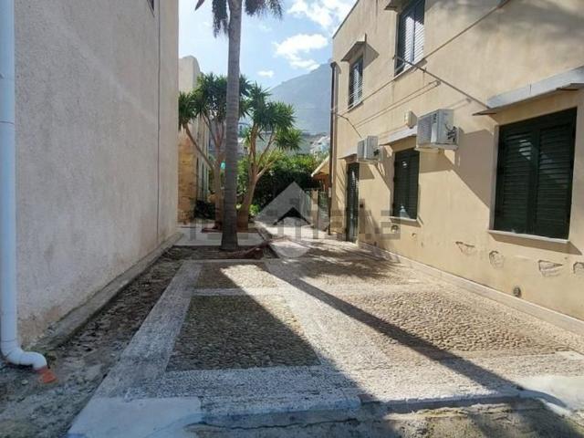Locale Commerciale in affitto a Castellammare Del Golfo, Sicilia