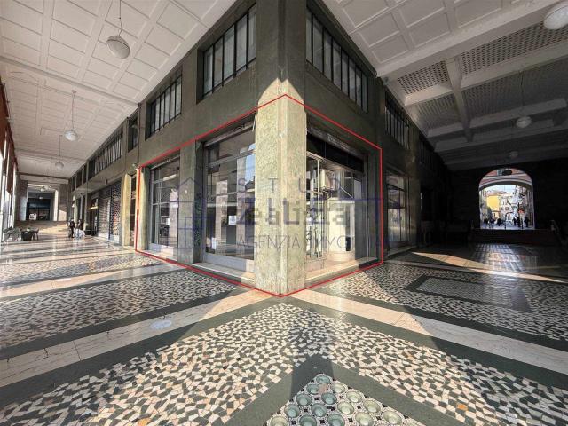 Locale Commerciale in affitto a Zona Centro, Brescia