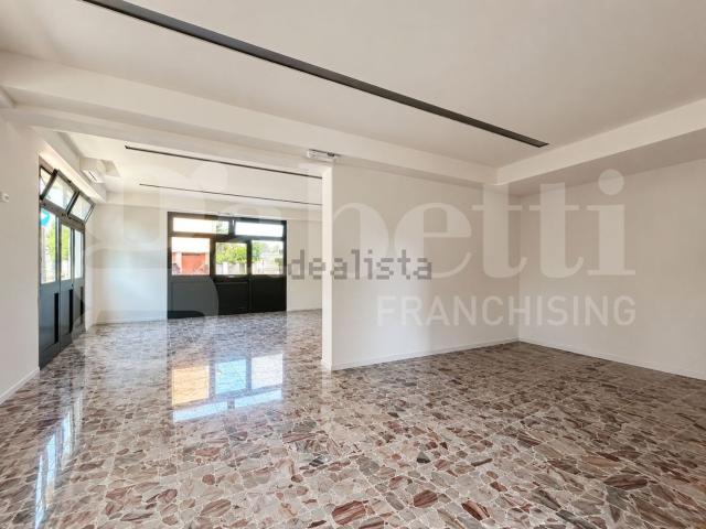 Locale Commerciale in affitto a Buon Pastore-Sant'Agnese-San Damaso, Modena