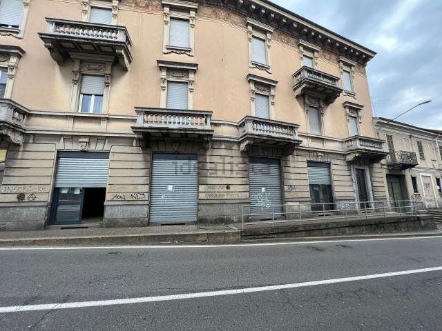 Locale Commerciale in affitto a Sciarè, Gallarate