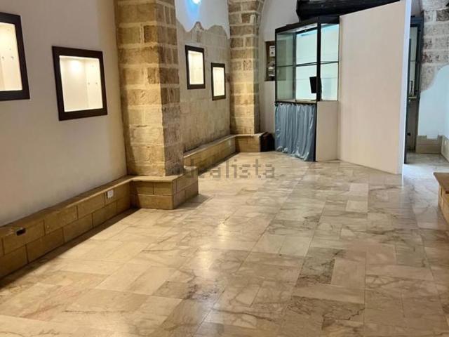 Locale Commerciale in affitto a Centro, Puglia