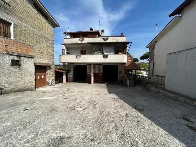 Locale Commerciale in affitto a Puzzariga, Roma Capitale